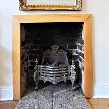 Large Victorian 3 Bed In The Perfect Location *